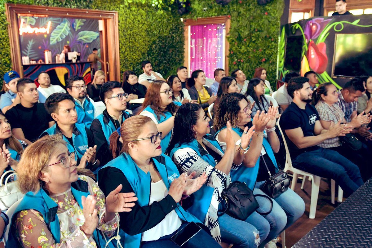 CarlosHdez_SV's tweet photo. En Nuevas Ideas ya estamos listos para el 2024.🇸🇻🙌

Sostuvimos reunión con nuestras estructuras de la zona sur de San Salvador, les presenté los logros de mi primer año como diputado de @nuevasideas en el @PARLACEN.
Seguiremos trabajando por un mejor país.

#NayibBukele2024 https://t.co/DRc5HfwWqR