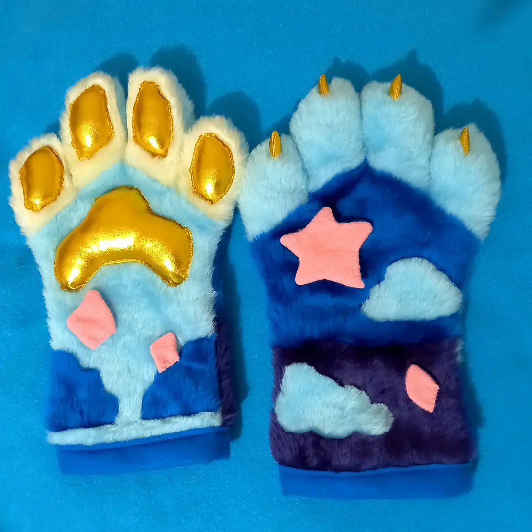 ChainaSilverfox's tweet image. Set goodnight (paws and tail) for @headlessrush 
Winner of the contest for a new logo! Thank you very much for participating💙