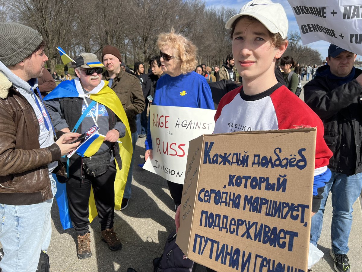 Pro-Ukraine demonstrators have arrived.