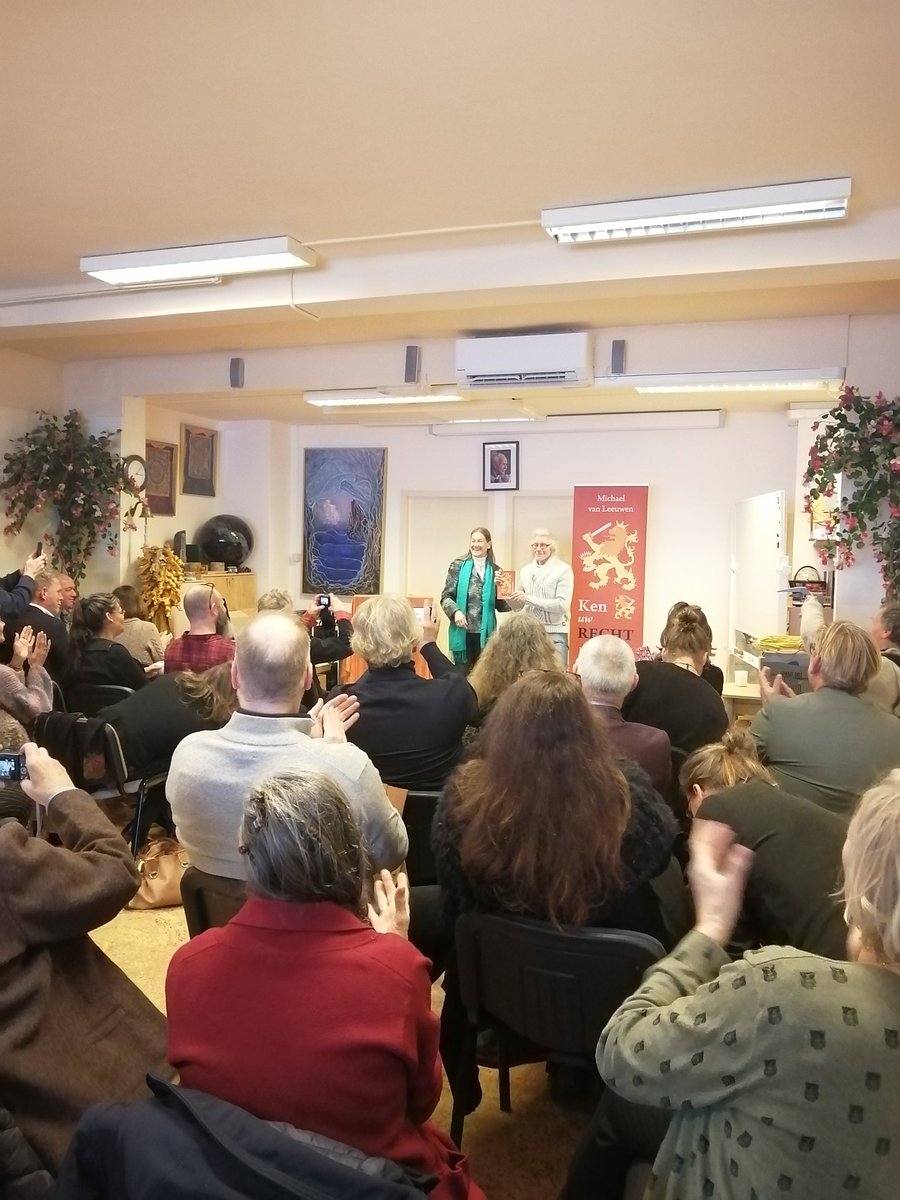 BlueTruthNL's tweet image. Boekpresentatie op 17-02-2023

Ken Uw Recht
m.m.v. Karen Hamaker-Zondag

Auteur: Michael van Leeuwen
Uitgeverij: Symbolon
ISBN: 9789076277844
Taal: Nederlands
Uitvoering: paperback
Afmetingen: 220 x 150 x 21 mm
Gewicht: 546 gram
Aantal pagina's: 364
Verschijningsdatum: 15-02-2023