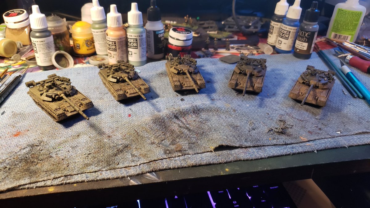 DG357x's tweet photo. T80s ready for combat. @TeamYankeeGame @Flames_Of_War #flamesofwar #boardgames #boardgaming #tabletopgaming #miniatures #miniaturebuilder #wargaming #wargamer #ww3 #teamyankee #vallejo #thearmypainter #t80tank #tanks #modelbuilding #modelbuilder https://t.co/HWCbYrjfil