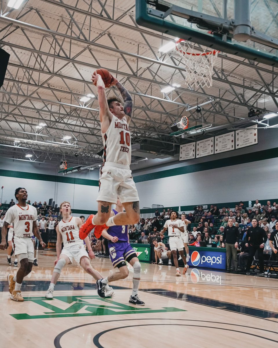 MTechHoops's tweet photo. 🚨 HISTORIC MILESTONE 🚨

Last night, in only his 58th career game, @BellachCaleb joined his dad, @JBelly10 in a prestigious club.

1️⃣0️⃣0️⃣0️⃣ points

Congrats to Caleb, who has many more points to add his resume, and the entire Bellach family.

#FamilyLegacy I #RollDiggsForever https://t.co/PPkP9uZb9R