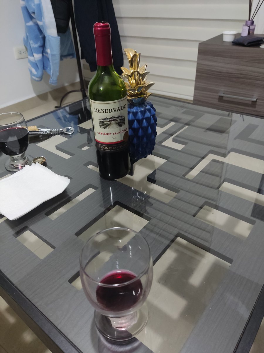 GeorgettFlores's tweet photo. Debería ser catadora de vinos 🍷
#vinotinto https://t.co/ZamcXnzZmX
