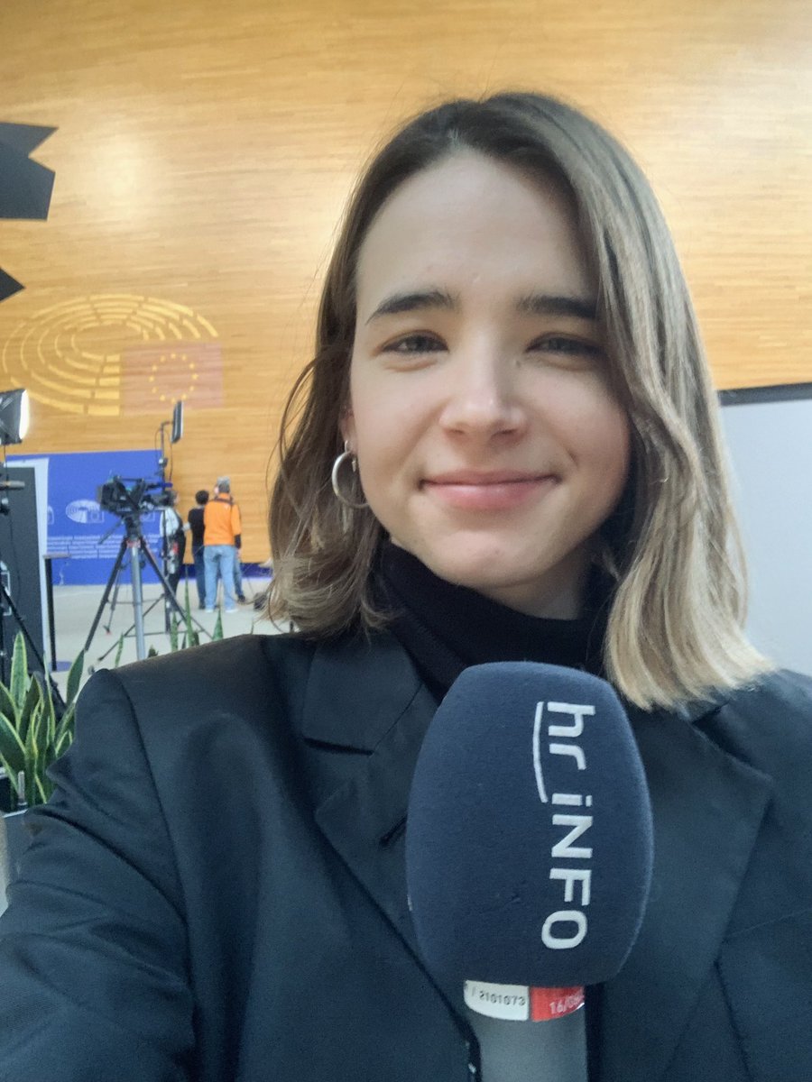 emsMedienschule's tweet image. Einmal EU-Korrespondentin sein 🇪🇺🇪🇺Für unsere Volontärin @MariefloraBlog ist dieser Traum zumindest kurzzeitig wahr geworden!Während ihres zweimonatigen Praktikums im ARD Studio Brüssel hat sie unter anderem Wolodymyr Selenskyj gesehen 🇺🇦 #Europa #eu #brussels #Selenskyi