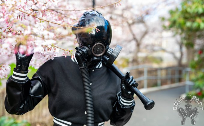 A little blossom, #atex and #Gasmask to start off the week. Who doesn't love a #thugDoll in the wild