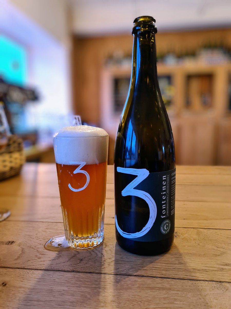 '3Fonteinen Cuvée Armand & Gaston' is a great beer of spontaneous fermentation with a superb and well balanced taste. Cheers! 
#geuze #gueuze #lambic #belgianbeer #birra #beer #bière #cerveza #beertourist #beerbottle #beergeeks #belgium