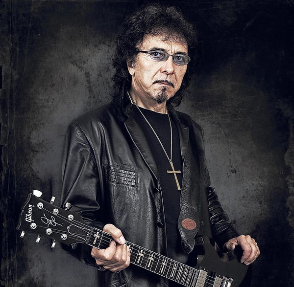 Happy Birthday Tony Iommi

February 19, 1948

Which is your favorite Black Sabbath  track?

 