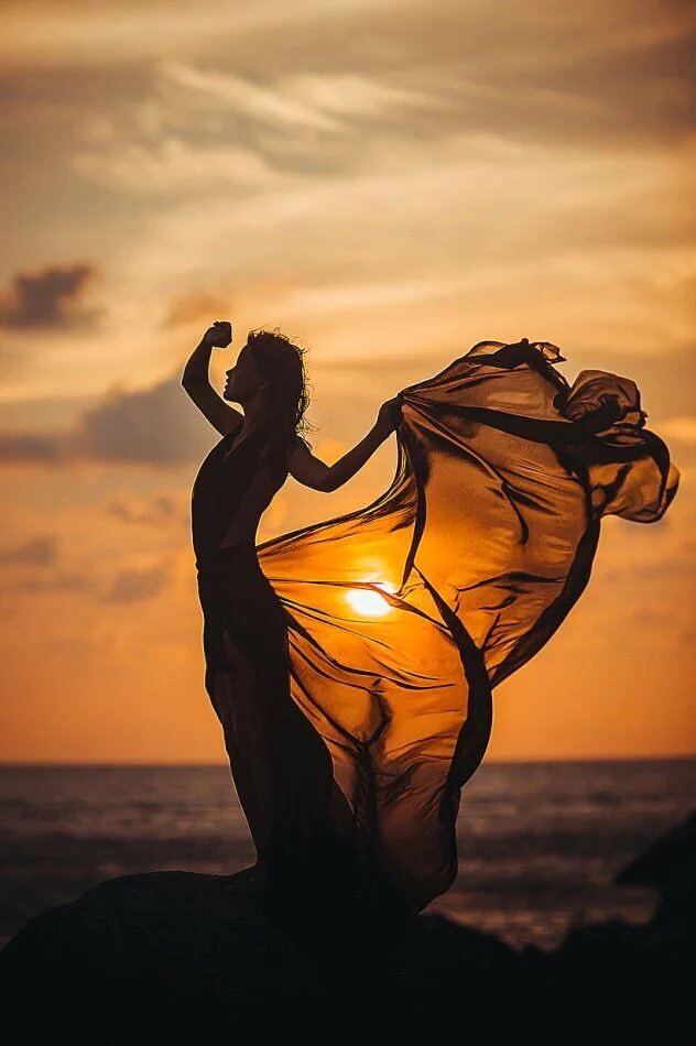 for a moment
in time
you pretended 
to love me
a moment
in time
you left wounds
of despair

i burnt the heartache 
mixed my tears
with the ashes
smeared it
over my flesh
bathed in prayers
i removed
the scent of you

#amwriting
#BraveWrite