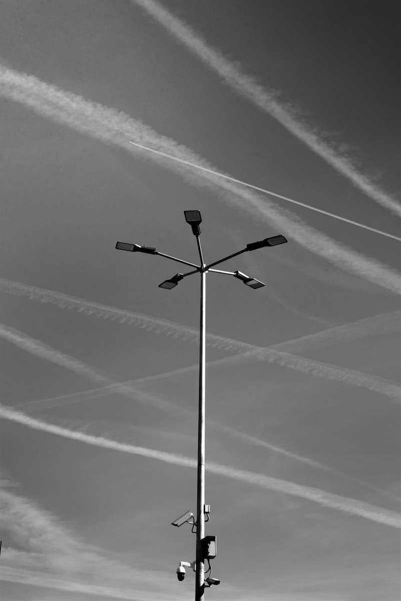 VB_Photography's tweet photo. Sky above Sofia today was crazy #Bulgaria #sky #bw https://t.co/X7txrGnVER