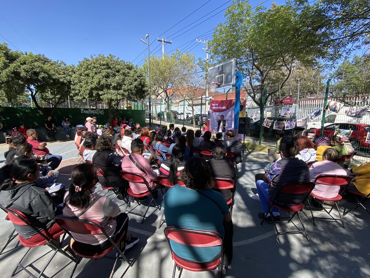 _GuerreroMiguel's tweet photo. ¡Lxs jóvenes volvimos a tomar las calles!
Realizamos Asamblea Informativa en #ÁlvaroObregón para conversar sobre la #ReformaElectoral
Vamos a seguir informando en parques, plazas y calles sobre la realidad de la reforma que tanto beneficiará a la democracia y al pueblo de México. https://t.co/gm55OepS1U