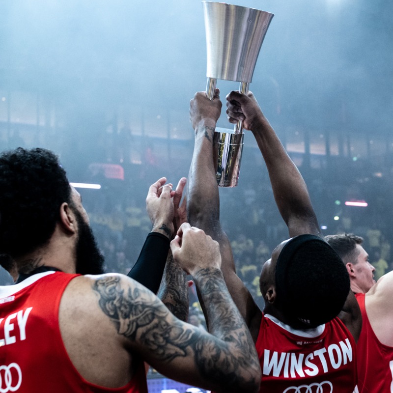 FCBBasketball's tweet photo. 𝘼𝙗𝙤𝙪𝙩 𝙡𝙖𝙨𝙩 𝙣𝙞𝙜𝙝𝙩...📸
#FCBB #Pokalsieger #FourCups #BBL #Pokal https://t.co/kctMp2s9Fz