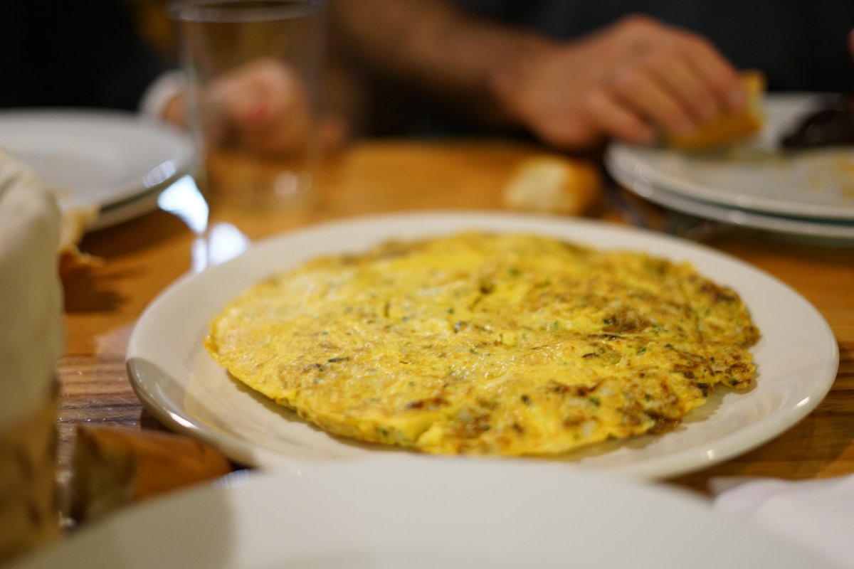 zapiainsagardoa's tweet photo. Gure bakailao arrautza-opila, sagardo berriaz gozatzeko punttu-punttuan egina.
🍎 https://t.co/7vS3lJMMPy
--
Nuestra tortilla de bacalao, jugosa y en su punto para disfrutar de la nueva sidra.
🍎 Reservas: https://t.co/M9UQwOp4uz
#txotx #sagardoa #zapiain #sidra #cider #cidre https://t.co/07sviLbVKP