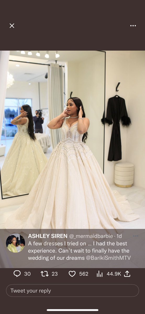 QuinnSarai's tweet photo. @_mermaidbarbie can you please tell me who makes this dress? It is insanely gorgeous https://t.co/M5g6SlJeYT