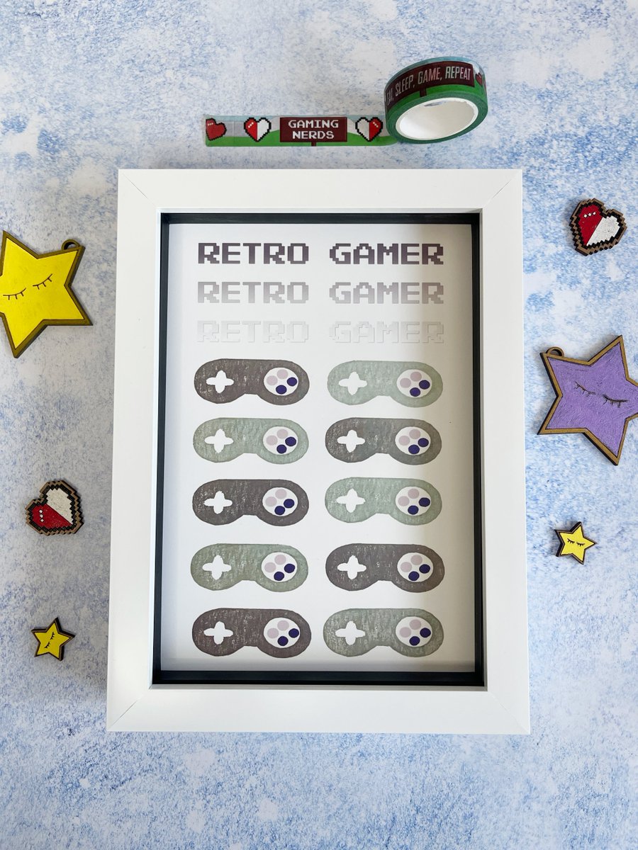 Retro Gamer A5 Print etsy.me/3IaZwCd

Would look near your TV!

#videogames #geeksandgamers #snes #retrogames #ukcraftershour #shopindie #craftbizparty #affinitydesigner