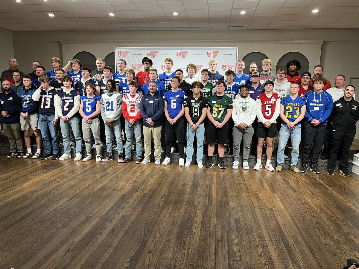 📸🏈: North (left) and South (right) team photos at the players press conference for the 65th Annual <a href="/NEShrineBowl/">Nebraska Shrine Bowl</a> 

#nebpreps