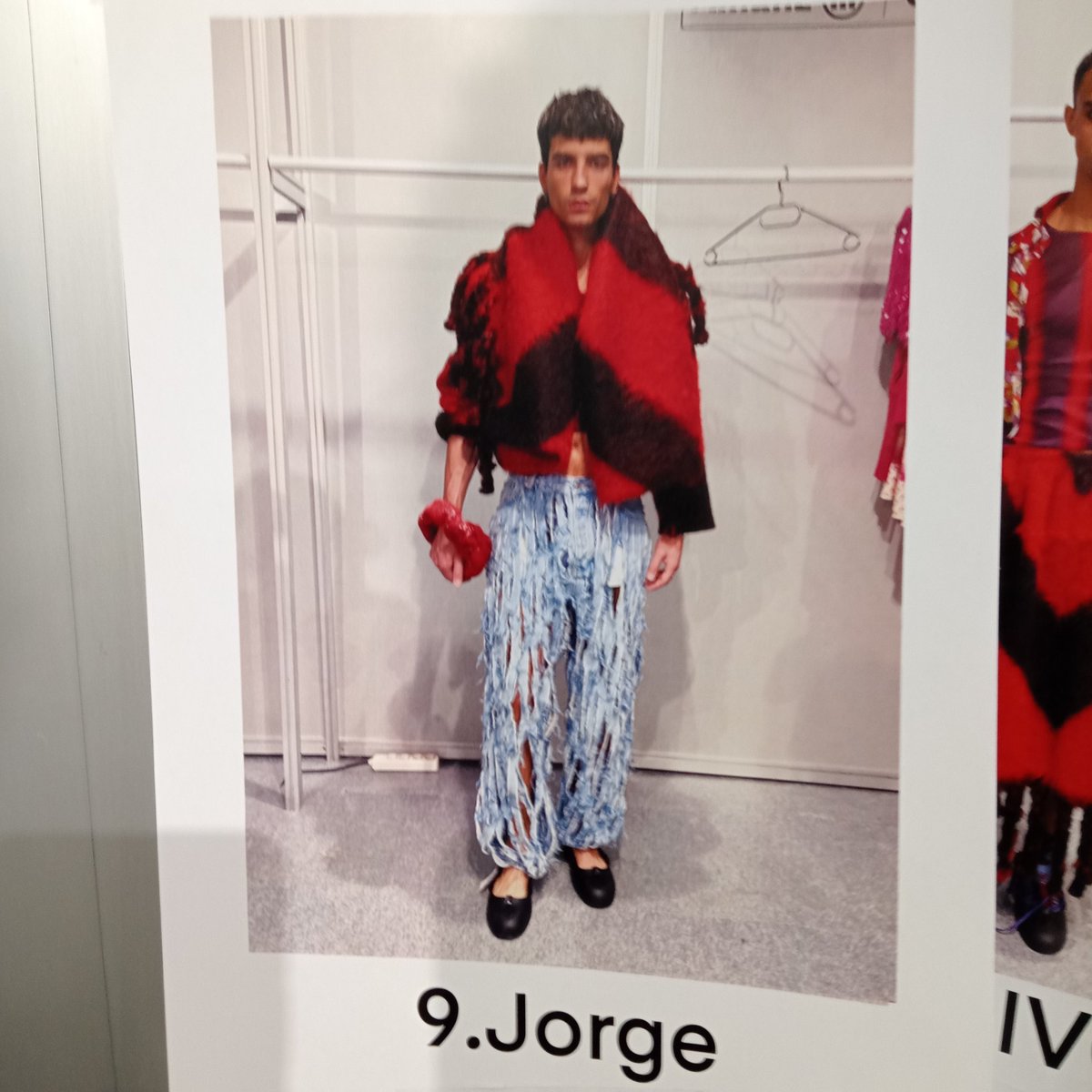 Mameyrd's tweet photo. El premio #MercedesBenzFashionTalent  a mejor diseñador nuevo en #MBFWmadrid es  #AitorGoikoetxea !!!👏🏾👏🏾 https://t.co/1RweUoKLdp