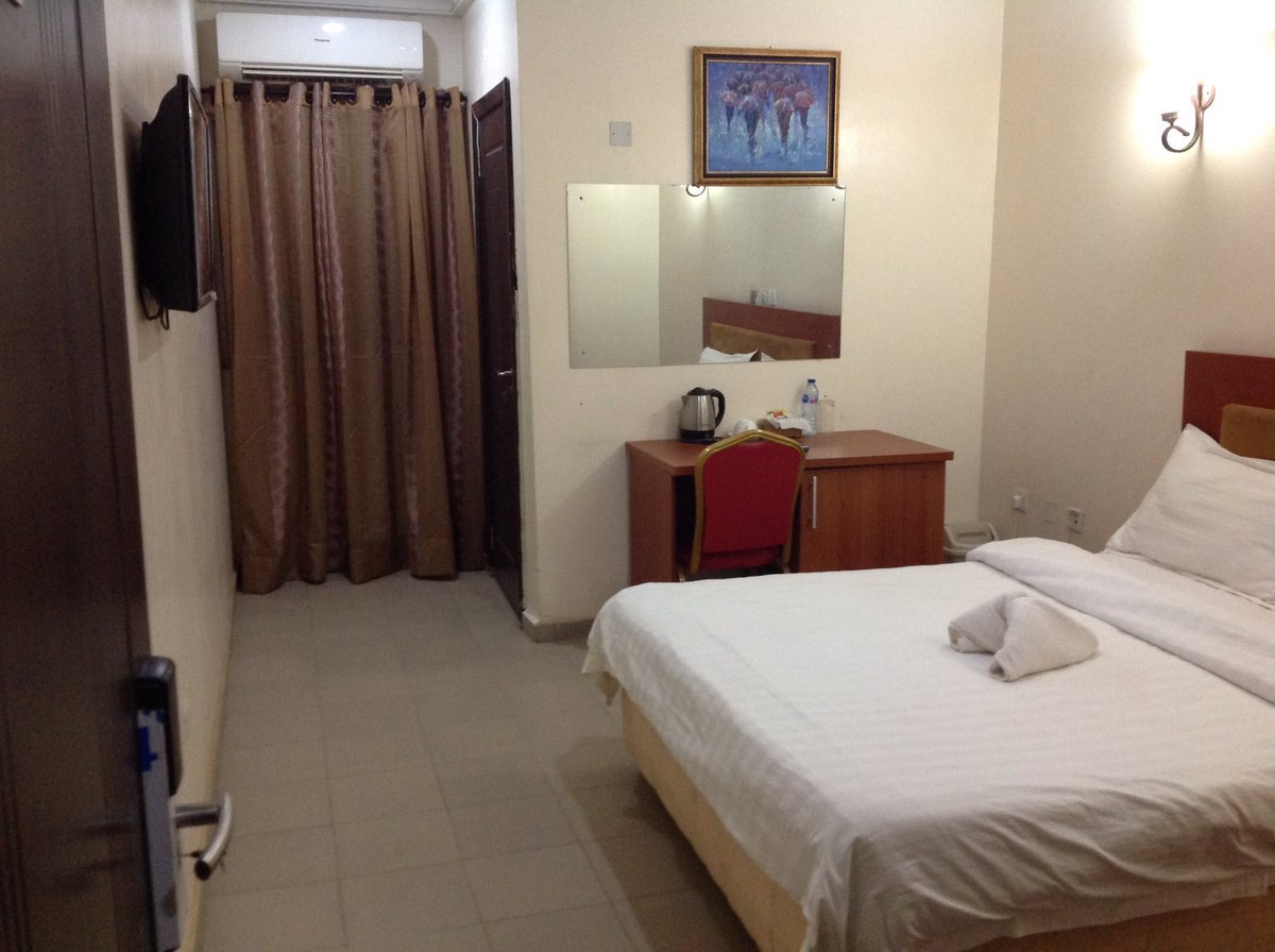 206Guest's tweet photo. Our services:

📌 Tastefully furnished rooms 
📌 Event Hall (Capacity 200)
📌  Meeting rooms
📌 Modern Restaurant &amp; bar 
📌Outdoor Bush bar 

Contact :08126894514
Email: 206abuja@gmail.com
#AbujaTwitterCommunity #GetWetAbuja #HotelsinAbuja #AbujaLuxury #AbujaHotels https://t.co/IGyoW4hXq6