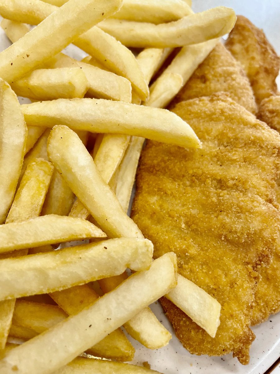 Trying to feed the family doesn’t have to be a chore. Leo’s has what everyone wants. Our Children’s Chicken Strips served with French fries is just one of the many favorites the kids will love. #meals #chickenfingers #lambweston #childrensmenu #familymeals #leosconeyisland