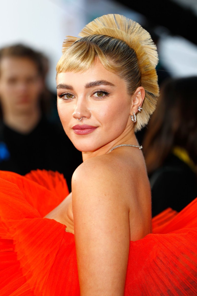 Worldofchay99's tweet photo. Florencepugh 🔥 
#Florenc #Florencepugh #BAFTA2023 #BAFTAs2023 https://t.co/usiKcDVcwC