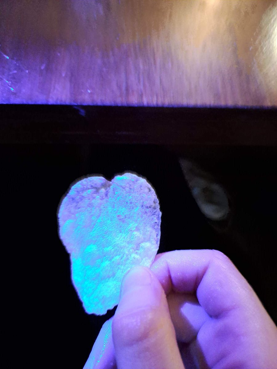 serving_truth's tweet photo. @walkers_crisps #lovefromwalkers https://t.co/ZGRiuL9Uv3