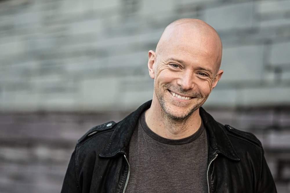 Tonight’s show we’re joined LIVE by 2004 #eurovision artist for UK <a href="/JamesFoxSongs/">James Fox</a>, be with <a href="/davidmurphydj/">David Murphy 👨‍🚀🚀💫</a> <a href="/LJL_77/">Līsa-Jayne (Лиса-Дјеин) She/Her 🐍🌻🇸🇲</a> <a href="/mssneurovision/">Mission Eurovision ✈🇬🇧</a> at 8pm on @switchradiouk