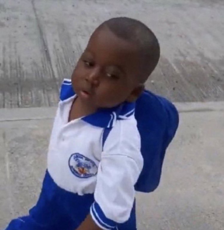 yo viendo mi outfit cada vez q paso por un espejo