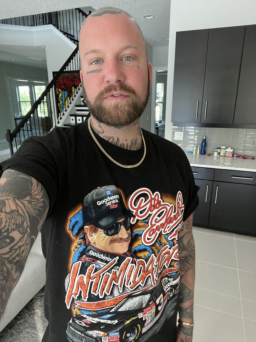 FRONZ1LLA's tweet photo. #DAYTONA500  TIME BABYYY 🏁 https://t.co/PxvgSEHjqN