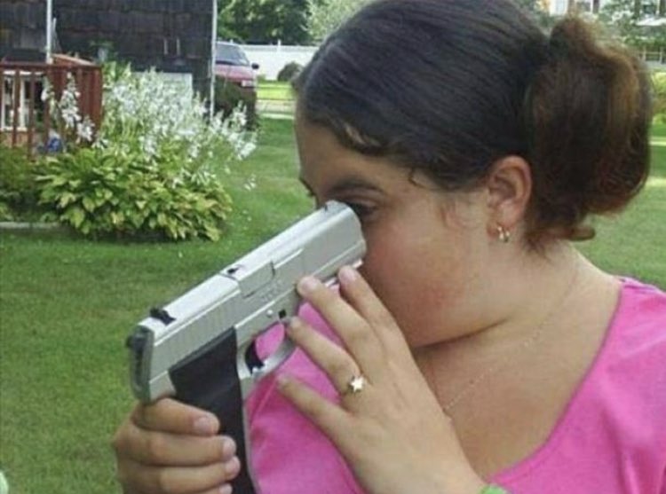 cuando estoy stalkeando y veo algo que me da celos: