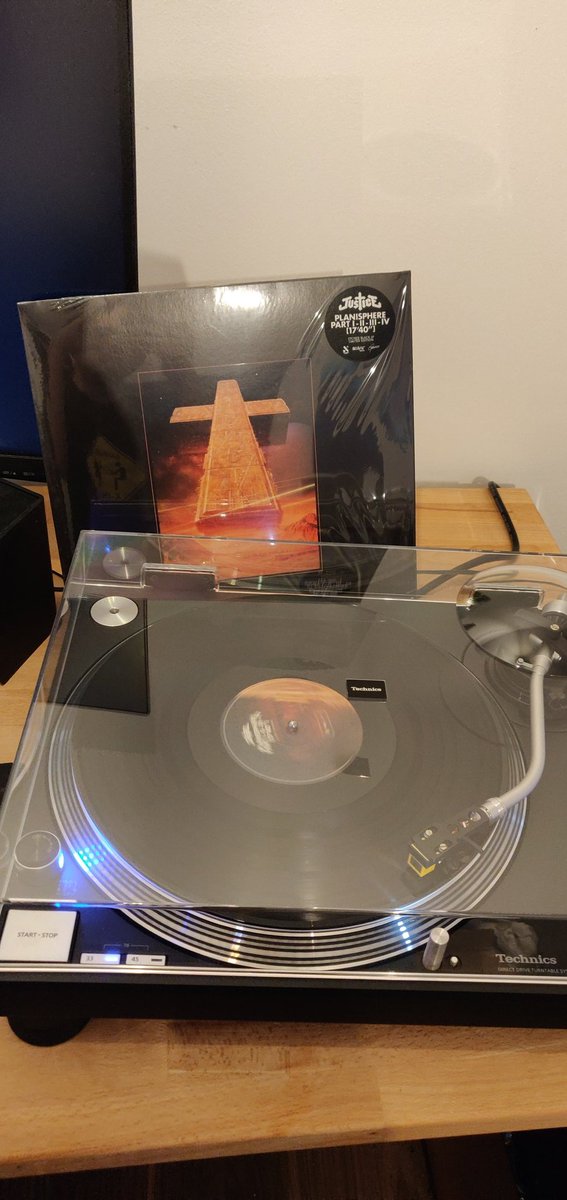 Finally got around to setup my first technics. Only one record to inaugurate it 😎✝️ <a href="/edbangerrecords/">ED BANGER RECORDS</a> <a href="/TheJusticeMusic/">Justice Club</a>