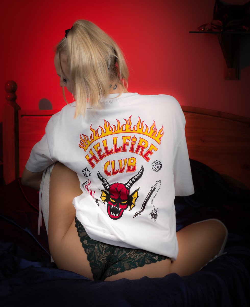 AngiNavelMae's tweet photo. It arrived 💋 
#hellfire #StrangerThings  #scifi #series #nsfwxRolePlay https://t.co/xQzLMvuA0O