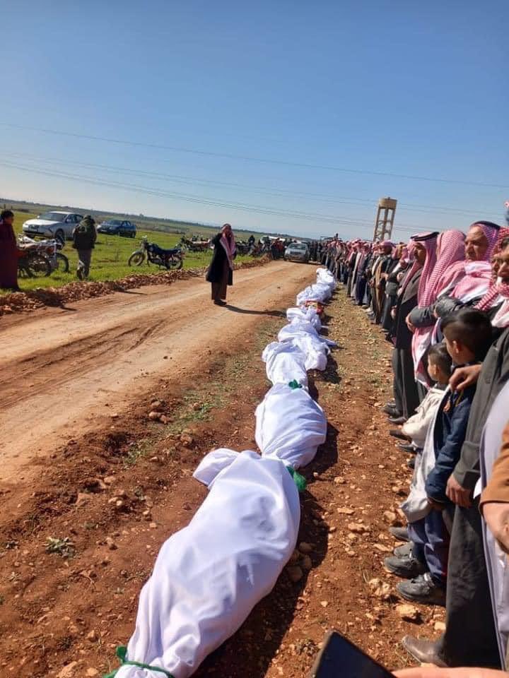 كارثة في سوريا، وتحديداً في بادية السخنة بريف حمص، قامت المليشيات الشيعية الإيرانية باعدام اكثر من 70 مواطن سوري من قبيلة بني خالد لا لسبب فعلوه وإنما قتلوهم ثأراً للحُسين الذي قُتل 1400 سنة، لتُضاف إلى جرائم النظام الاسدي المجرم، النظام القرداحي هو النظام القاهر للأبرياء.