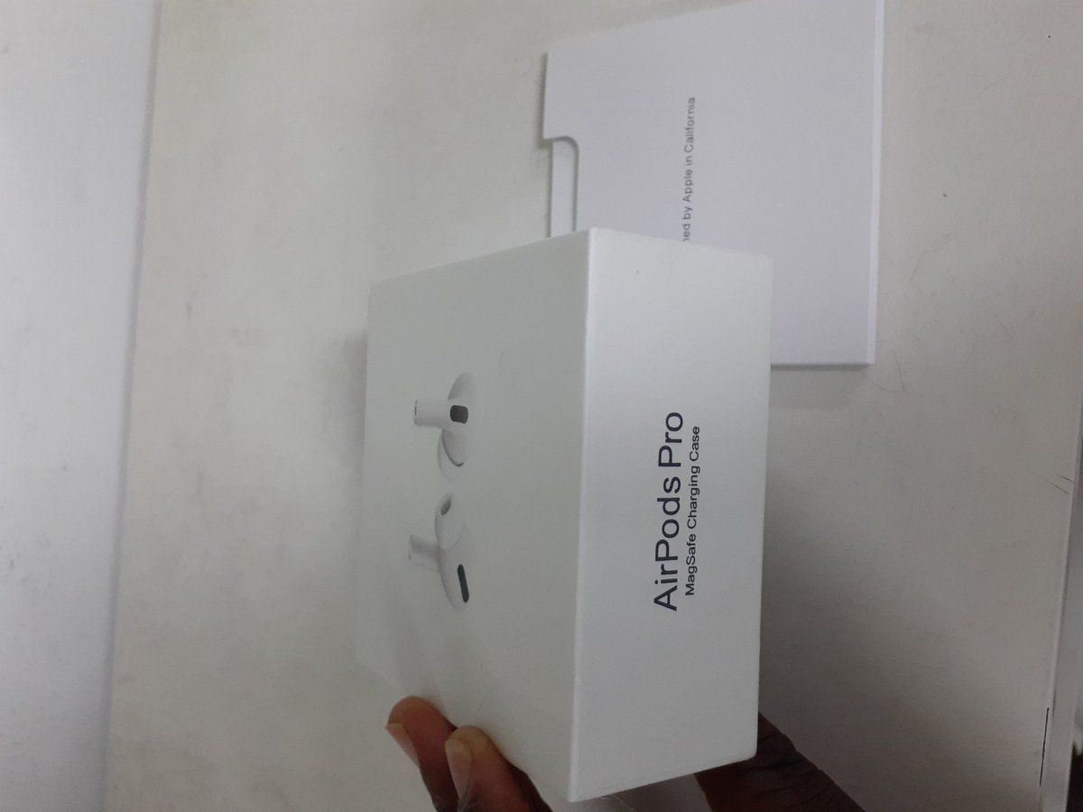 rayking02's tweet photo. I'm giving away a couple of Airpods for Retweet and follows 🔄

Please see my price list of iphones available in Dubai. Shipping happens every week to Harare🇿🇼🇦🇪

+971589793084 https://t.co/S7O4OBVvQg