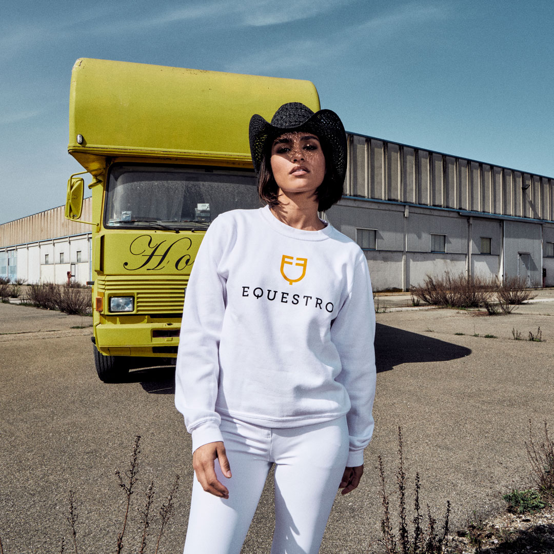 Zaldihipica's tweet photo. ¡Distinto y funcional!
Auténtico diseño italiano en la ropa para tu día a día como amazona o jinete.
Zaldi es distribuidor para España de la reconocida marca de ropa deportiva para la equitación #EQUESTRO.
Pregunta por esta colección en tu tienda hípica habitual. https://t.co/4qpDNzH5KX