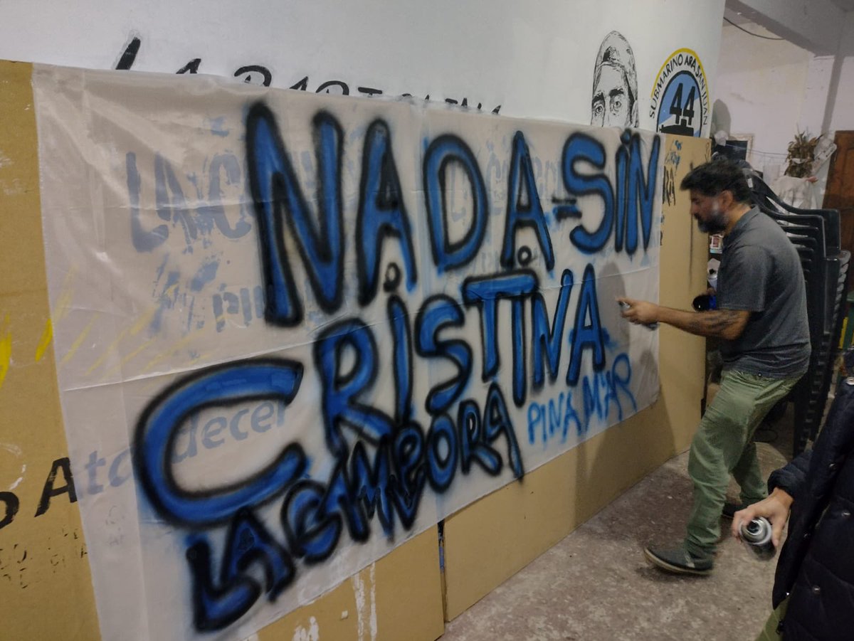 No es renuncia, es proscripción originada por la mafia judicial.
NADA SIN CRISTINA 
<a href="/CoteRossiOk/">ᴄᴏᴛᴇ ʀᴏssɪ</a>  <a href="/mrodriguezhur/">Martín Rodríguez</a>  <a href="/egsantalla/">Emmanuel González Santalla</a> <a href="/luanavolnovich/">Luana Volnovich</a> <a href="/mayrasmendoza/">Mayra Mendoza ☀️</a>