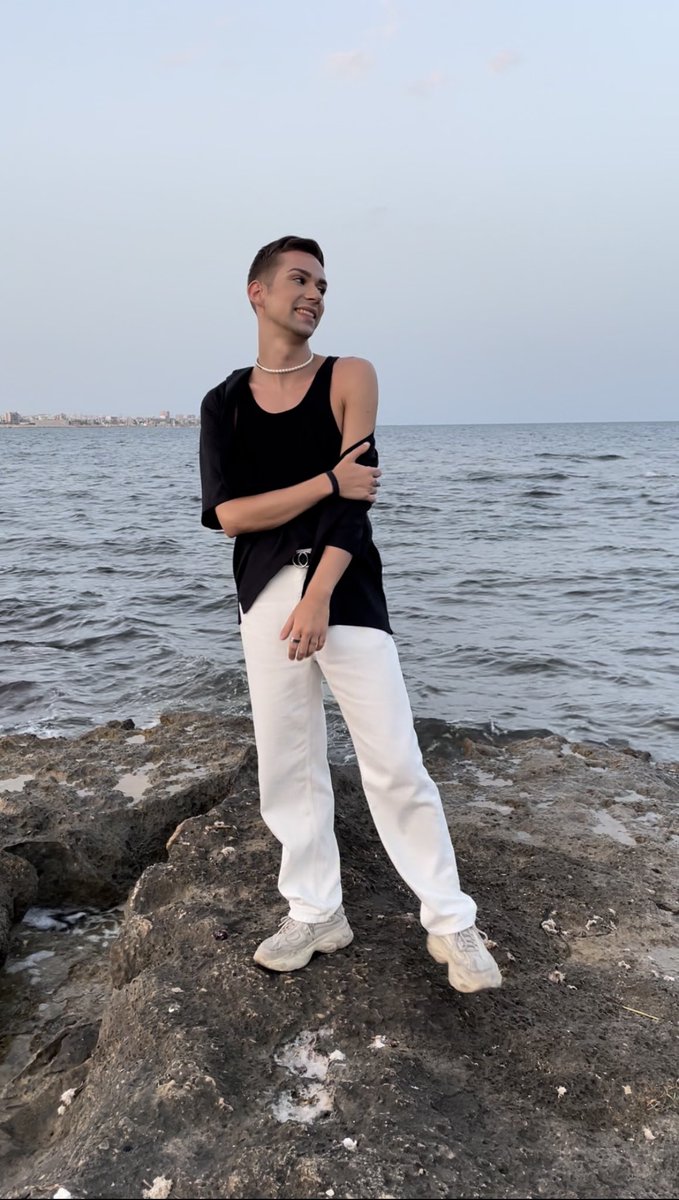 Dani__escolar's tweet photo. De cuando era felis en la playa 🧜🏼‍♂️🏝️ https://t.co/VrvgsjkaI0
