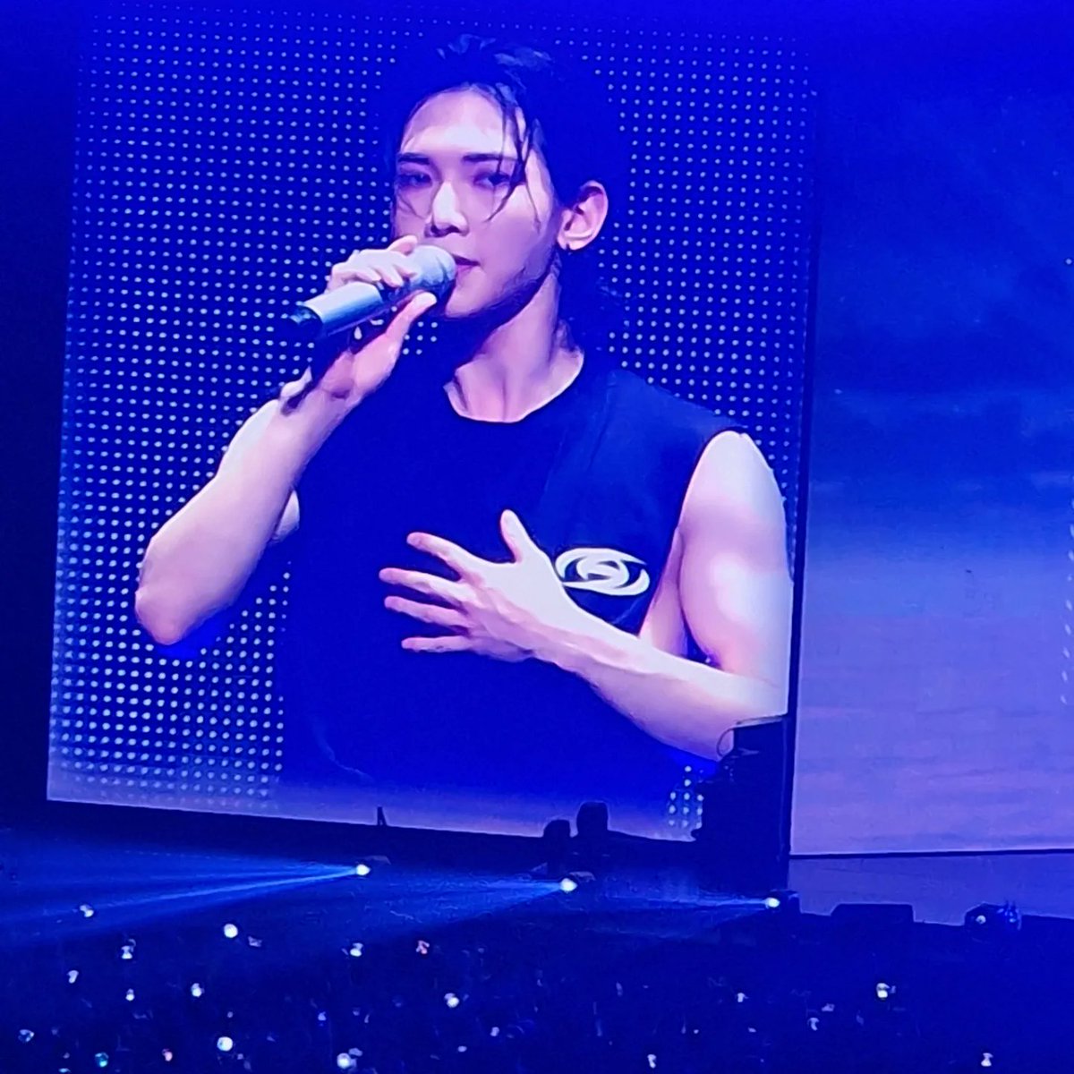 Caro0996's tweet photo. Tout premier concert de k-pop !!! L'ambiance était géniale  #ATEEZinBrussels https://t.co/g5DKkv4Xst
