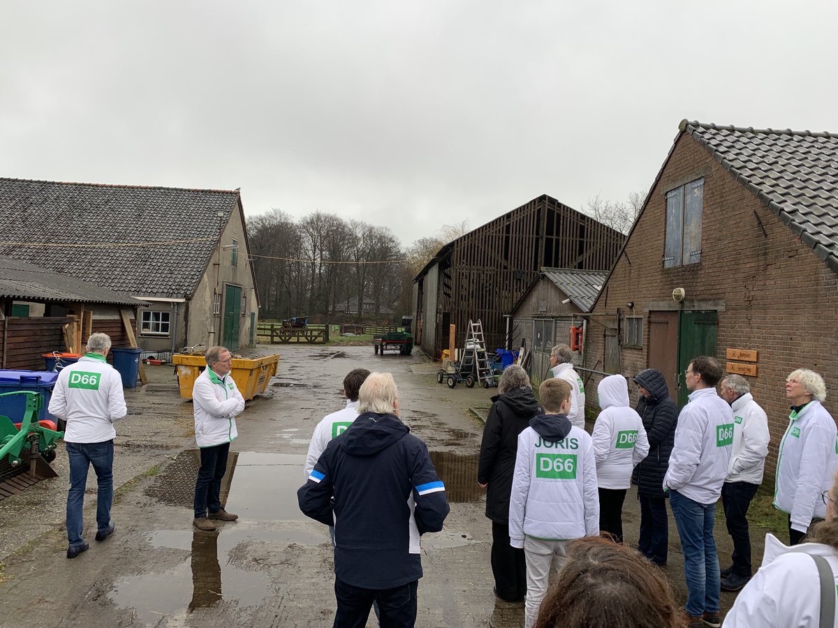 Vanochtend op campagne ⁦<a href="/D66provUtrecht/">D66 Provincie Utrecht</a>⁩ Interessante gesprekken bij Paleis Soestdijk en Herenboeren in Soest/Baarn. Belangrijk dat ⁦<a href="/ProvUtrecht/">Provincie Utrecht</a>⁩ ruimte blijft bieden voor ontwikkeling!