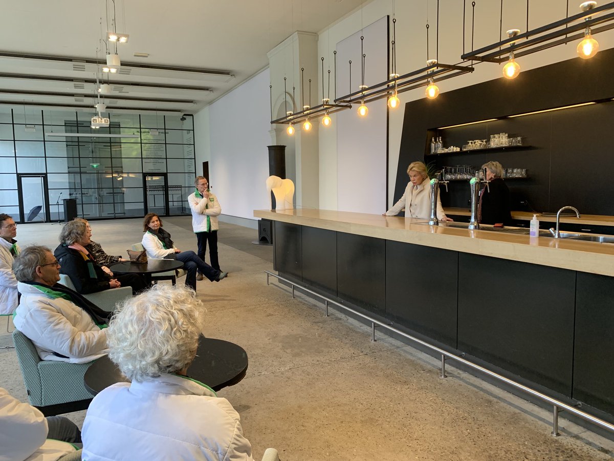 HugoprakkeD66's tweet photo. Vanochtend op campagne ⁦@D66provUtrecht⁩ Interessante gesprekken bij Paleis Soestdijk en Herenboeren in Soest/Baarn. Belangrijk dat ⁦@ProvUtrecht⁩ ruimte blijft bieden voor ontwikkeling! https://t.co/AnZLISmVPz