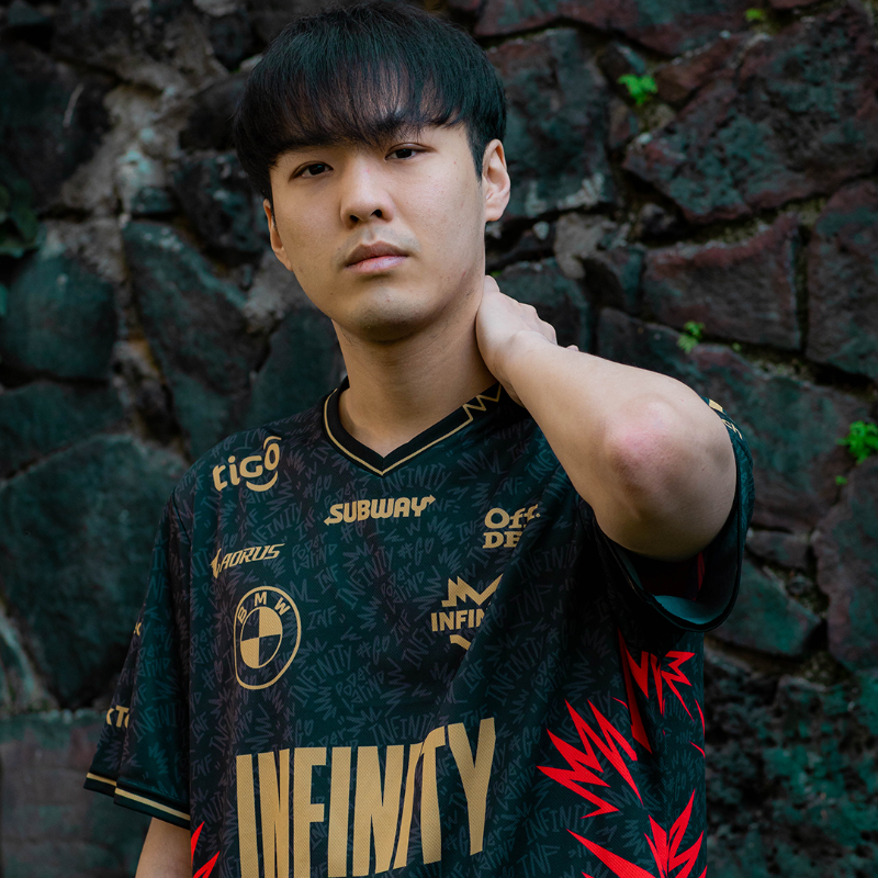 InFinitye_sport's tweet photo. ¡QUE EL #PoderLatino TE ACOMPAÑE! 😎
La legión de la #PasiónInfinita te fortalece en cada partida, como a @jhokdd, cada vez que viste el jersey oficial 2023 👕
🔗 Únete al lado latino de la @LLA desde la web de @KappaMX
#goINF ♾️ #LLA 🏆 #KappaMX 🇲🇽
