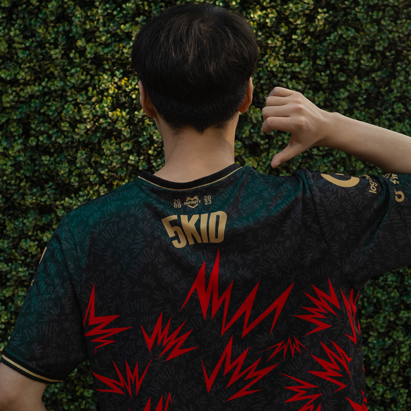 InFinitye_sport's tweet photo. ¡QUE EL #PoderLatino TE ACOMPAÑE! 😎
La legión de la #PasiónInfinita te fortalece en cada partida, como a @jhokdd, cada vez que viste el jersey oficial 2023 👕
🔗 Únete al lado latino de la @LLA desde la web de @KappaMX
#goINF ♾️ #LLA 🏆 #KappaMX 🇲🇽
