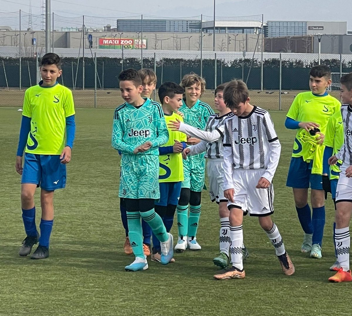 GiovaniBN's tweet photo. ✅ #Juventus, i Pulcini 2012 (#Under11) di Mr. Magri superano in amichevole 12-1 la #Sedriano.
⚽⚽⚽⚽Ayello
⚽⚽Amadio
⚽⚽Beltracchini
⚽⚽Marchisio
⚽Cherchi
⚽Fiore
👊 #ForzaJuve ⚪️⚫️ https://t.co/Tu7GLL07HC https://t.co/yp9XEG9nxy