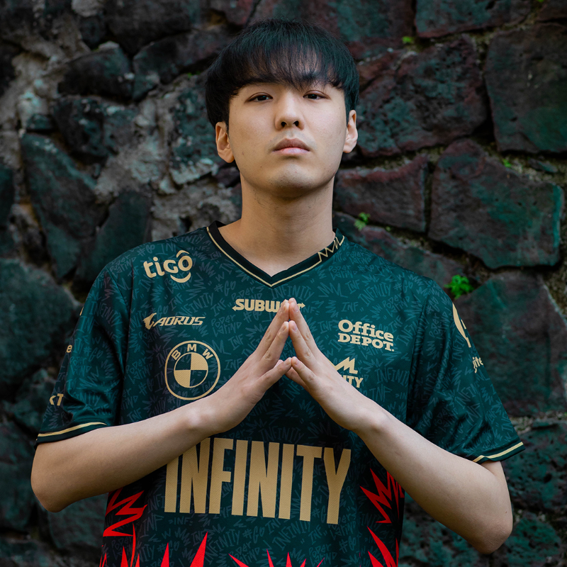 InFinitye_sport's tweet photo. ¡QUE EL #PoderLatino TE ACOMPAÑE! 😎
La legión de la #PasiónInfinita te fortalece en cada partida, como a @jhokdd, cada vez que viste el jersey oficial 2023 👕
🔗 Únete al lado latino de la @LLA desde la web de @KappaMX
#goINF ♾️ #LLA 🏆 #KappaMX 🇲🇽