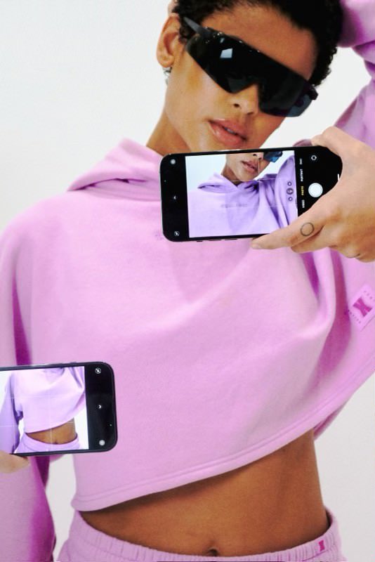 SavageXFenty's tweet photo. We see u. #SavageInTheStreets https://t.co/bd8imnOefY