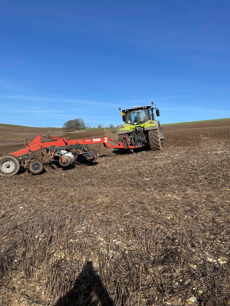 MJTosdevineLTD's tweet photo. Busy preparing ground this weekend for spring drilling next week 🌱 #claas https://t.co/acqwt9TuUo