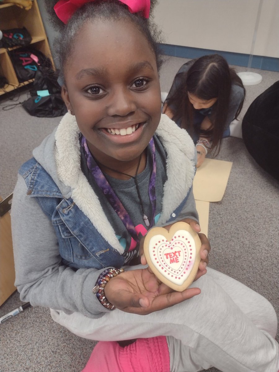 ShawndeceF's tweet photo. Being able to effectively love someone else is being able to love yourself first. Girls Club learned what it looks like and sounds like to them @HumbleISD @HumbleISD_NBE #iwonagrant https://t.co/cNiB0V7oJz