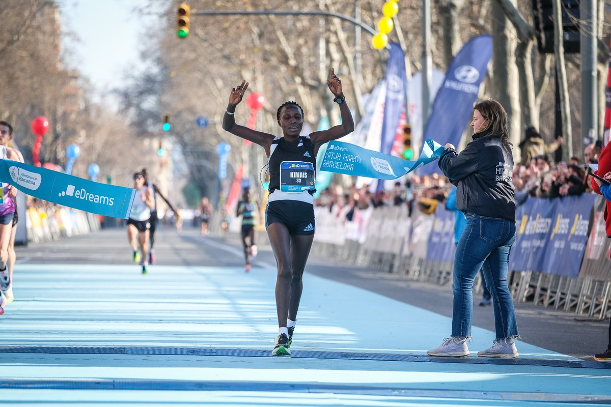 CarrerasMontana's tweet photo. MITJA MARATÓ BARCELONA 2023: NUEVOS RECORDS DE CHARLES KIPKKURUI LANGAT E IRINE JEPCHUMBA. Récord de participación, más 17.500 participantes
👉Más info https://t.co/eBy42V63LZ
📸@mitjabarcelona #TimeToBeTheFirst #eDreamsMitjaBCN https://t.co/x0OwY3HtqB