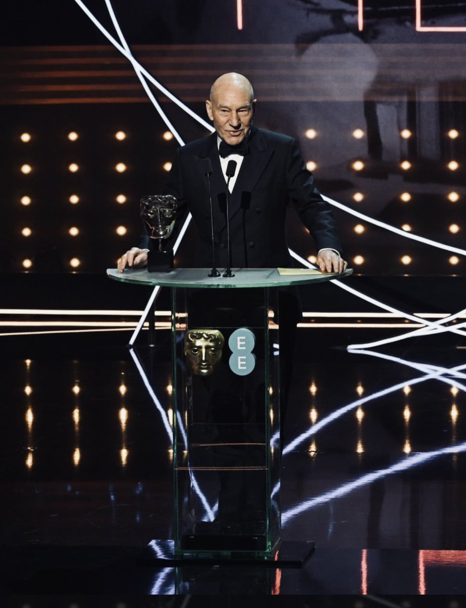 Herr_Ikithon's tweet photo. Look at this tiny cinnamon roll on stage at the BAFTAs 🥰 #SirPatrick https://t.co/jRPNjowC1Y