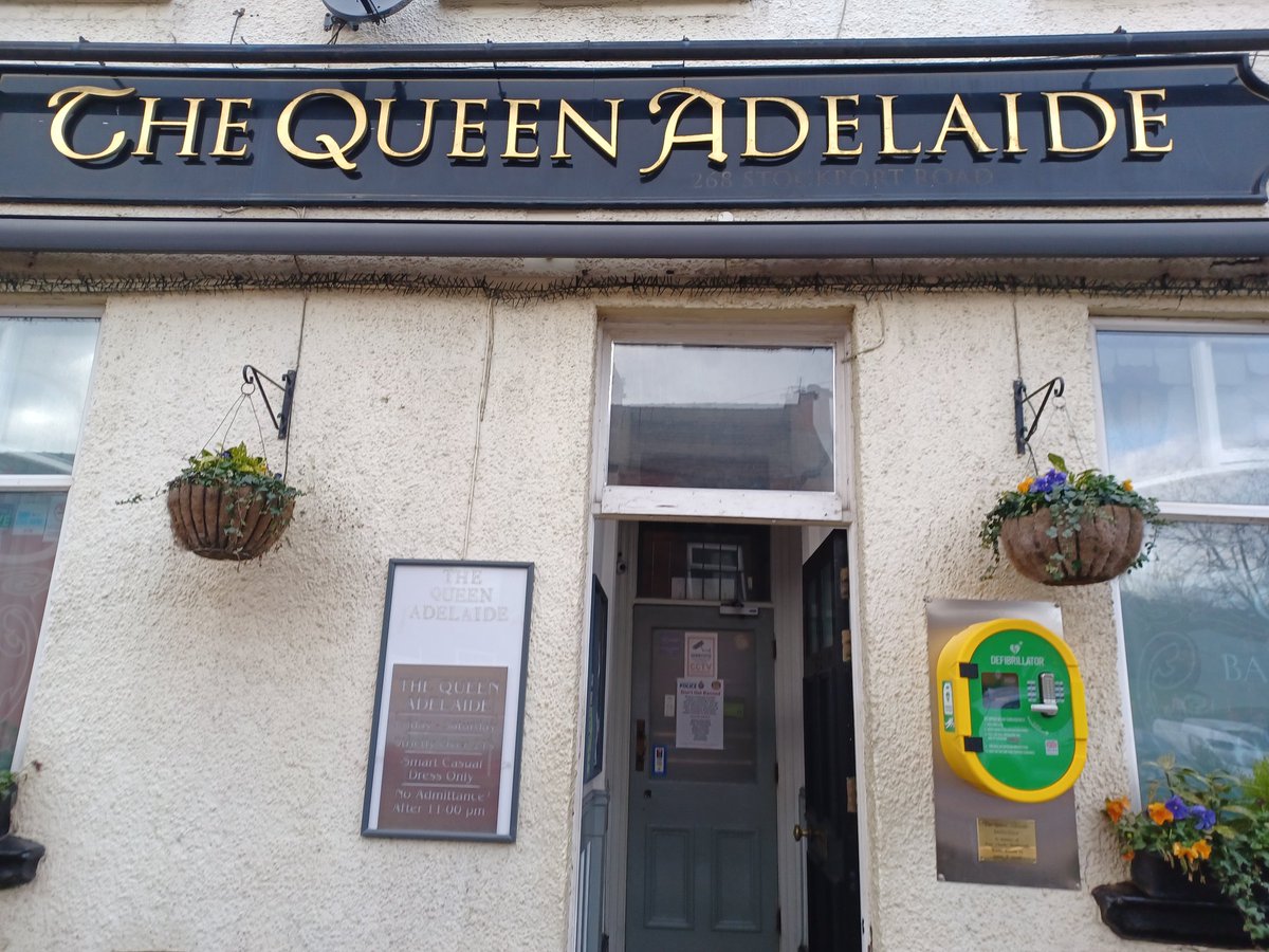 This afternoon I was invited to the unveiling of a new defibrillator outside The Queen Adelaide pub in Gee Cross village.

For more on this story, please click the link below 👇 facebook.com/story.php?stor…
#Hydewerneth #communitymatters #Defibrillators #SaveLives