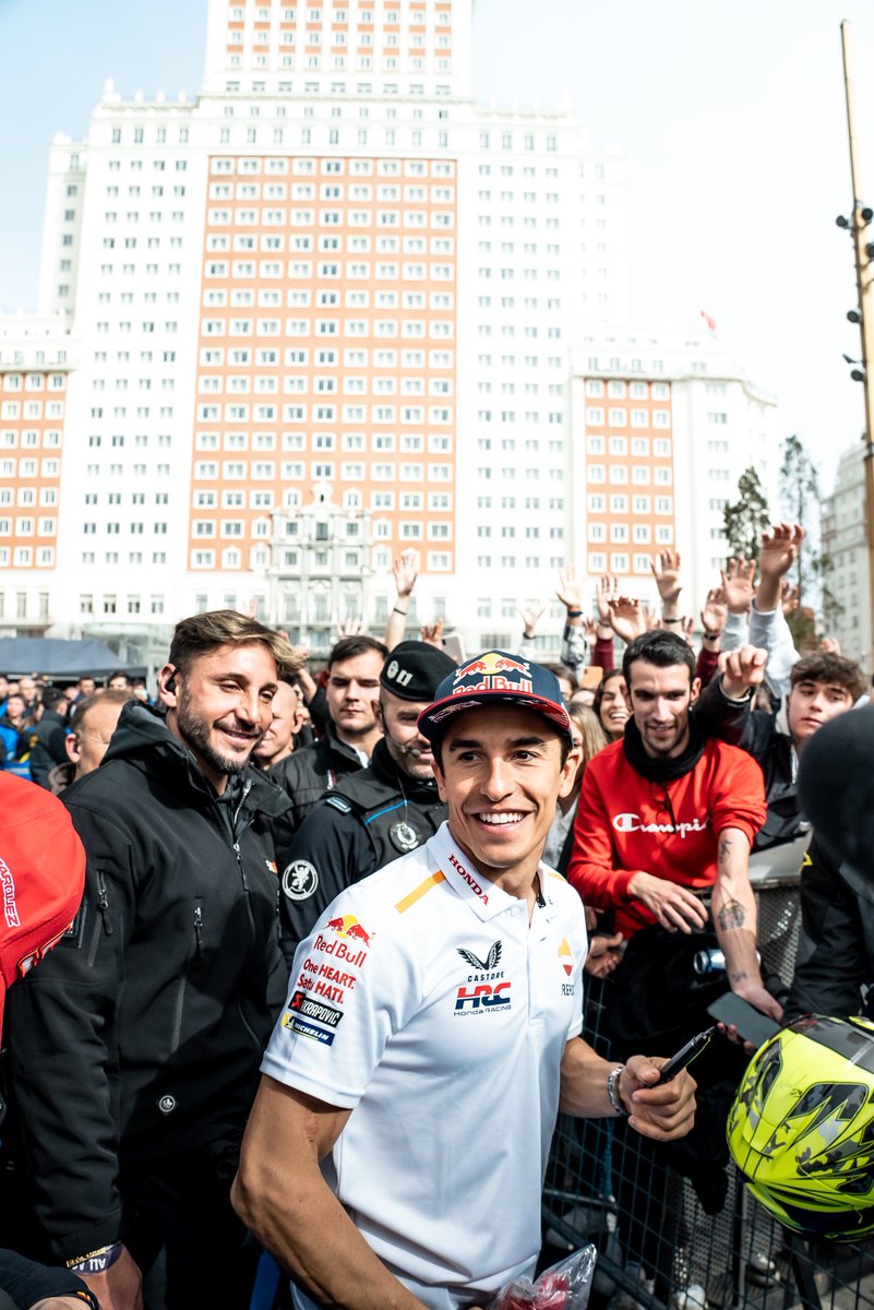 Gracias!! Día inolvidable en Madrid 🙌🏼 Gracias a todos por compartir una experiencia tan especial conmigo!! No os perdáis #MarcMarquezALLIN en <a href="/PrimeVideoES/">Prime Video España</a>  #MM93 #ALLIN