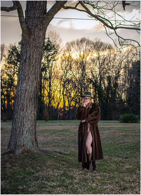 Join now so we can warm up together and drop this coat 🔥🔥🔥  https://t.co/vV18vZs62i  #12DAYSOFPLEASURE  @Pleasurelycom<a href="/tag/cryptocurrency"class="tags"><span>#cryptocurrency</span></a><a href="/tag/crypto"class="tags"><span>#crypto</span></a><a href="/tag/12daysofpleasure"class="tags"><span>#12daysofpleasure</span></a><a href="/tag/pl"class="tags"><span>#pl</span></a>